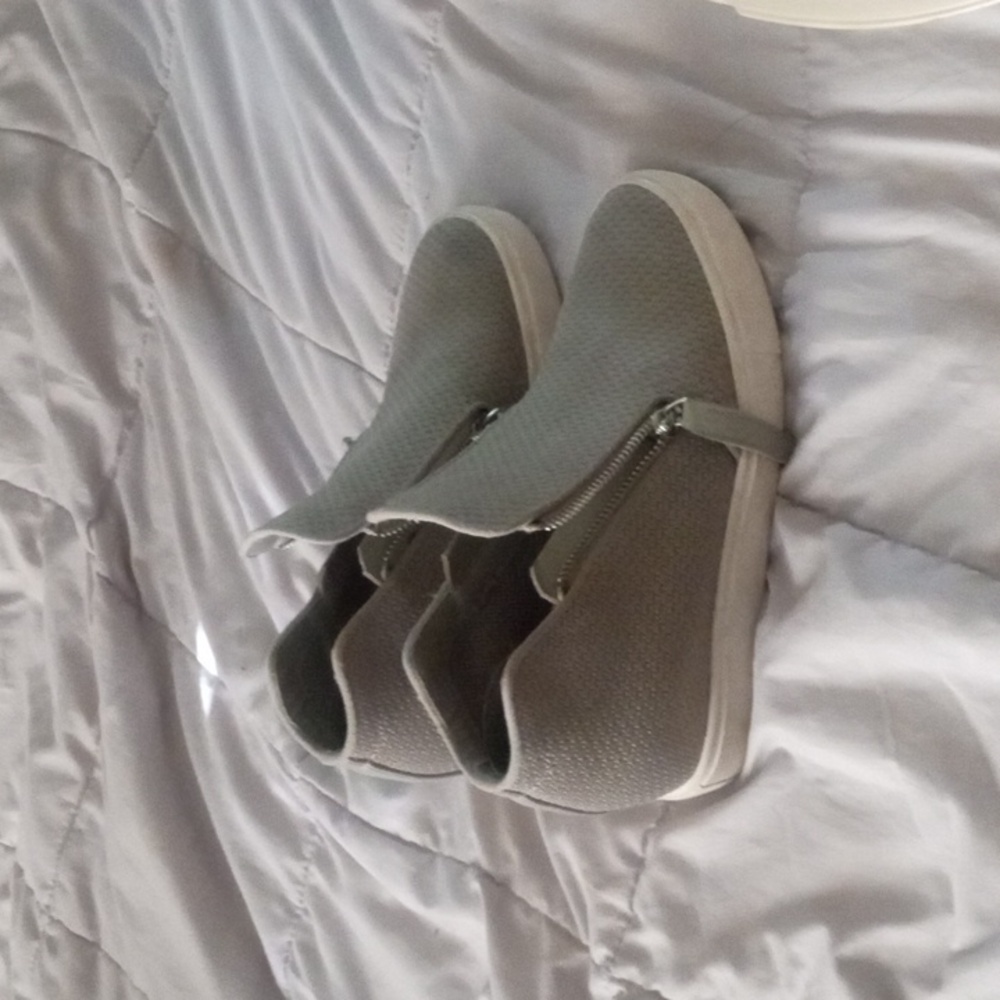 Shoes - Picture 2 of 4
